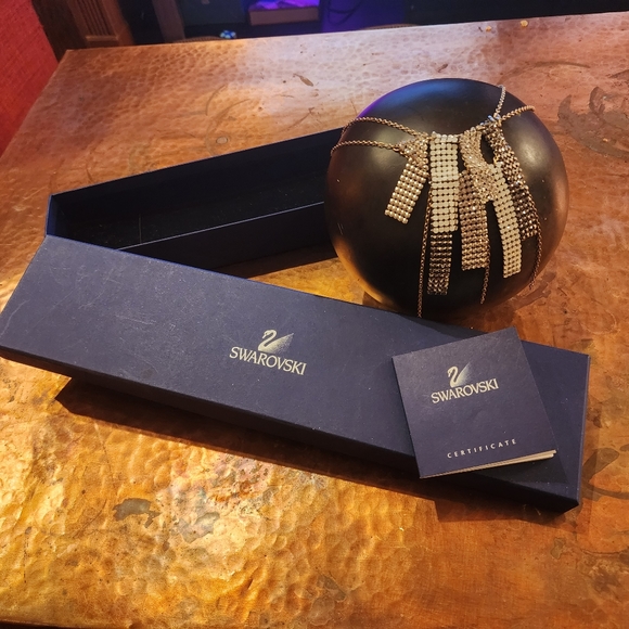 Gorgeous Swarovski Authentic Swan Signed Crystal Waterfall Statement Necklace - Picture 5 of 11